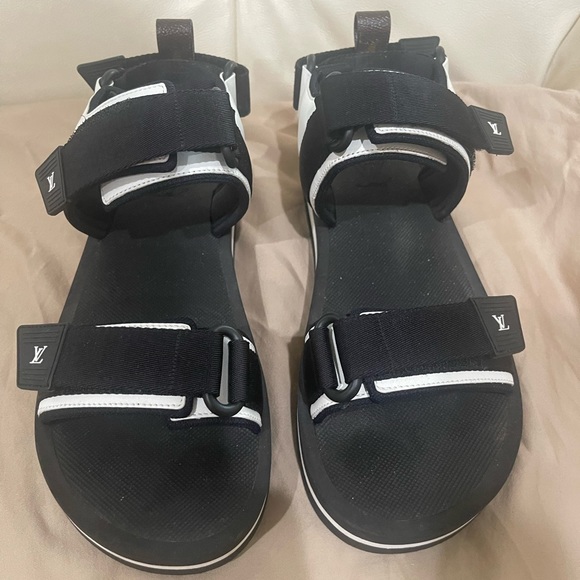 LOUIS VUITTON Monogram Flat Arcade Sandals - Picture 6 of 7